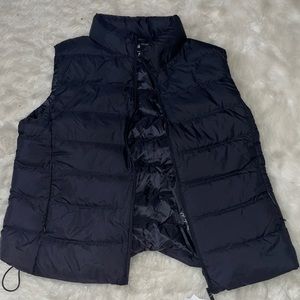 Uniqlo light down vest xs